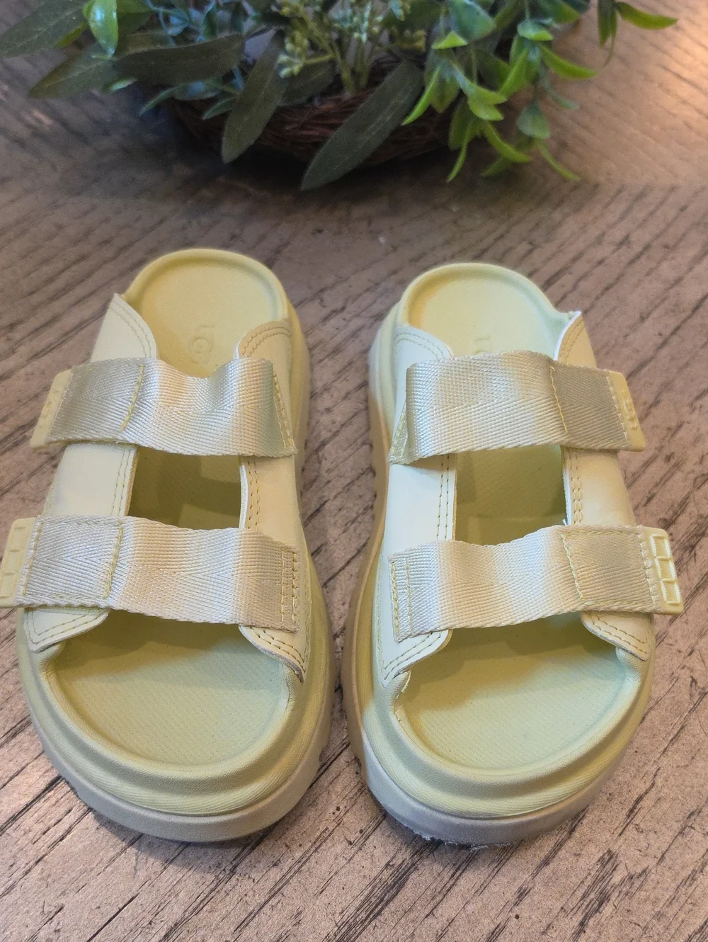 UGG Goldenglow Slides Size 13
